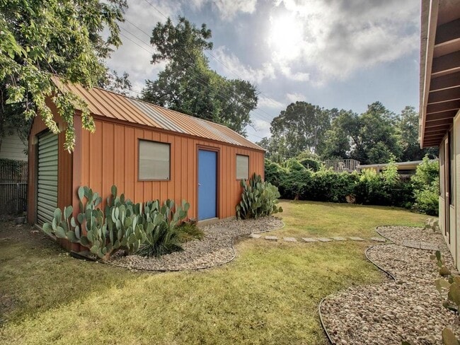 Building Photo - 1110 Fieldcrest Dr