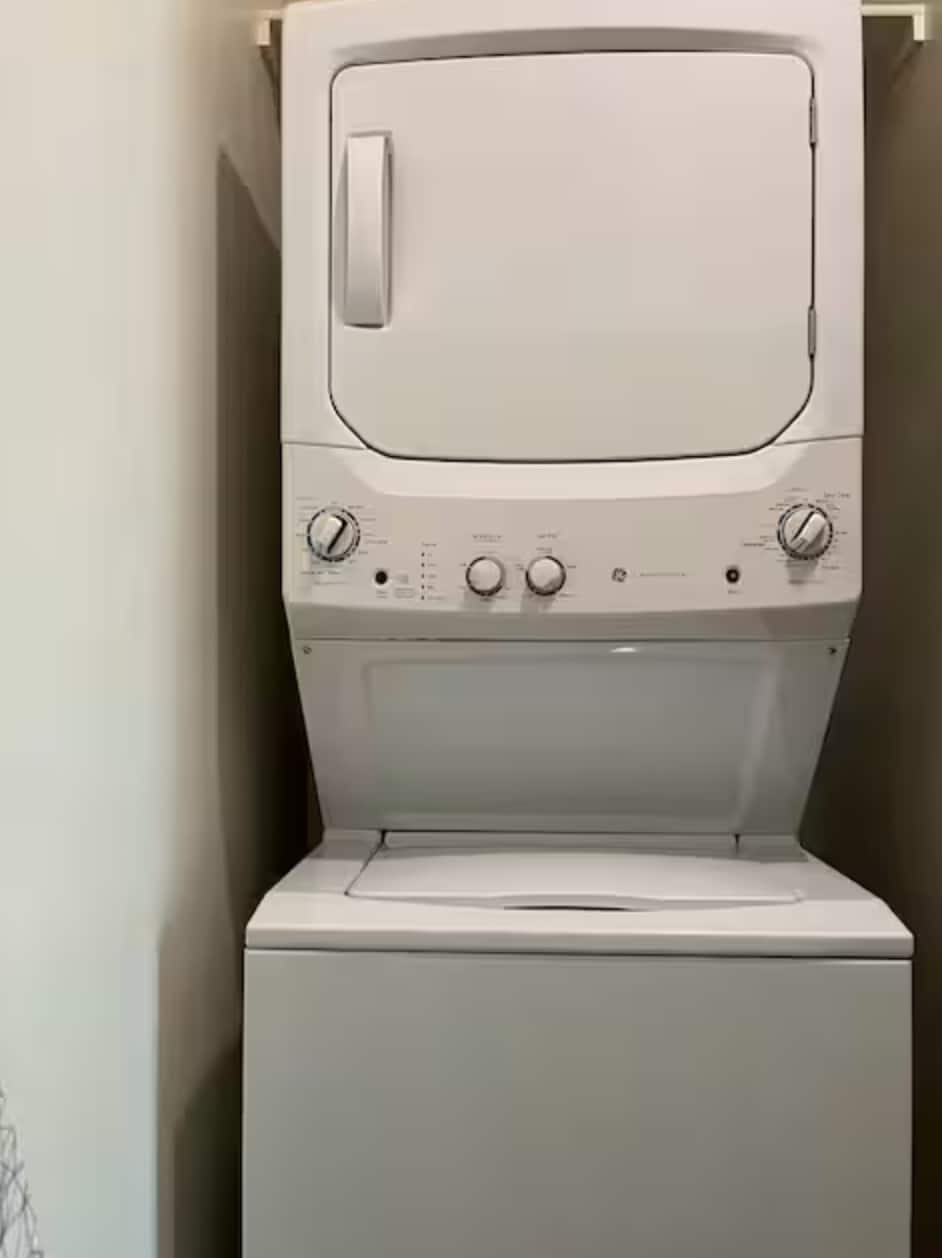 Building Photo - 3005 E Hopkins St