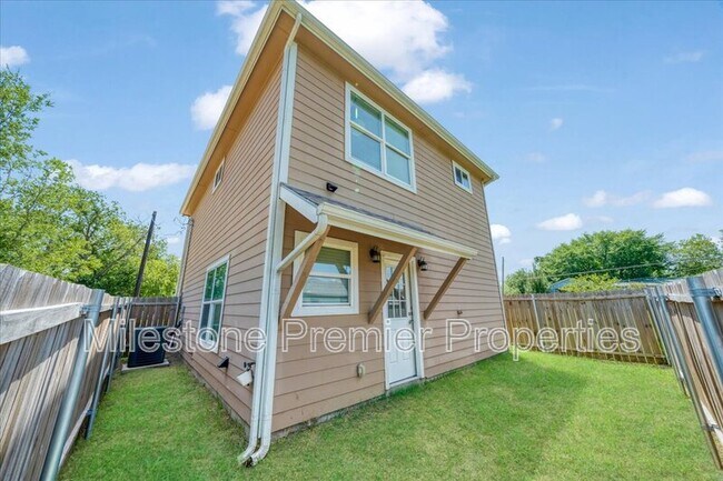 Building Photo - 3308 Moulton St