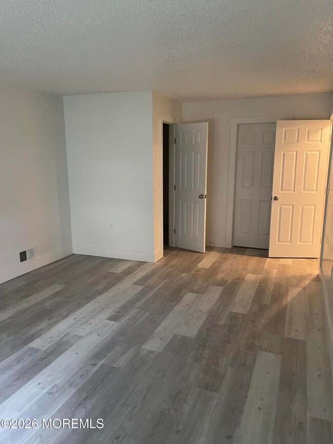 Building Photo - 141 Aster Ct