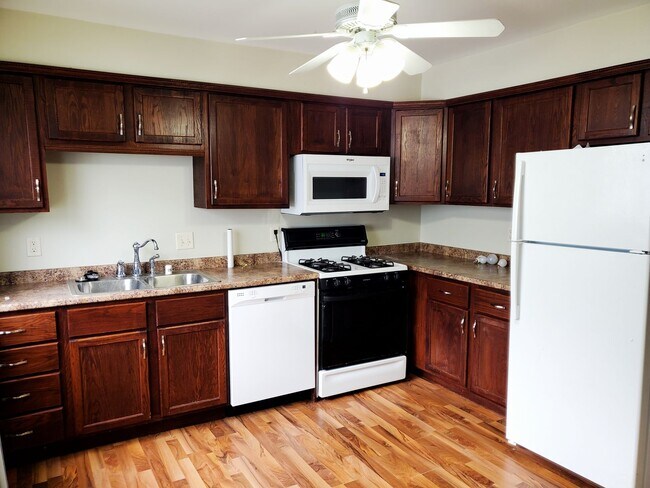 Building Photo - 4005-4007 Claire St