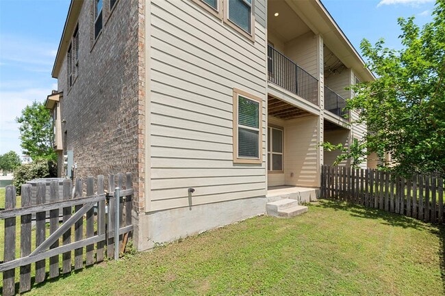 Building Photo - 18005 Pomelo Ln