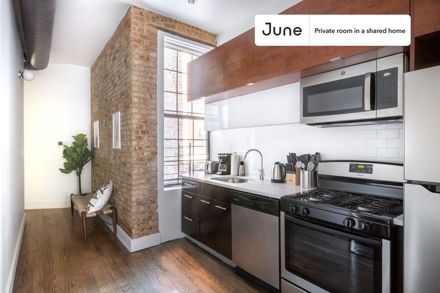 Building Photo - Charming ROOM at The Clark House