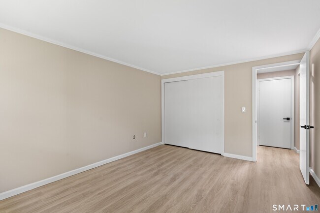 Building Photo - 80 Churchill Dr