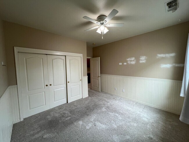 Building Photo - 4 bedrooms, an office and single-story home with a pool!!