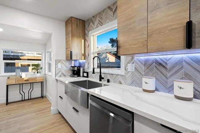 Building Photo - Beautiful Modern Home in the heart of North Park/Hillcrest/University Heights