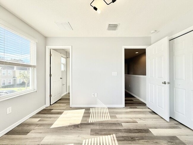 Building Photo - 7031 White Treetop Pl