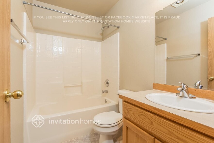 Building Photo - 7400 46th Pl NE