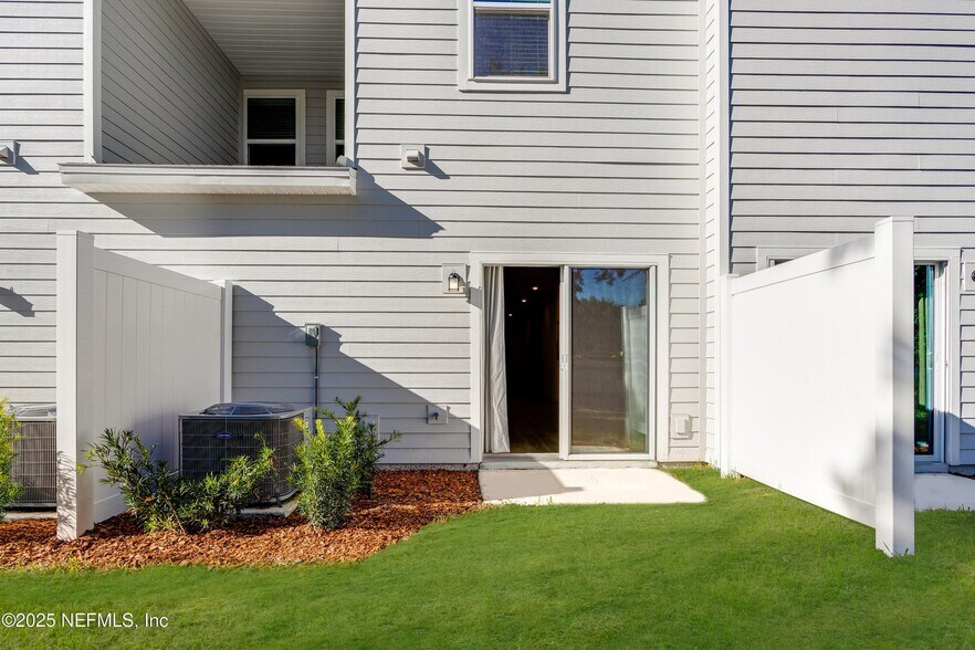 Building Photo - 559 Holly Lakes Dr