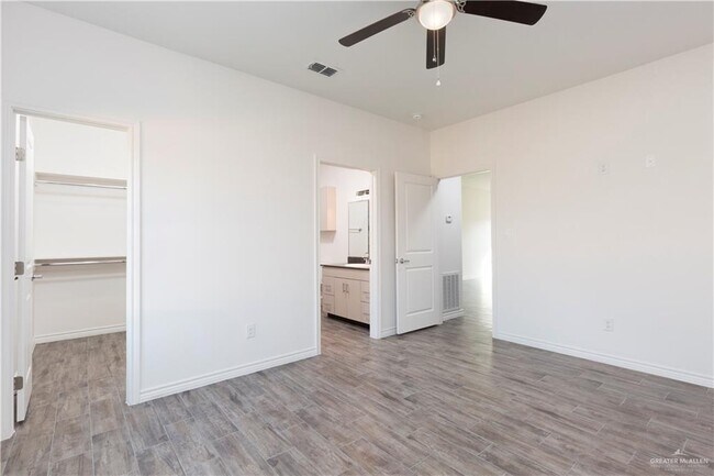 Building Photo - 3 S 15th Ave