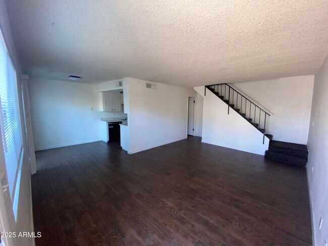 Primary Photo - 860 E Brown Rd