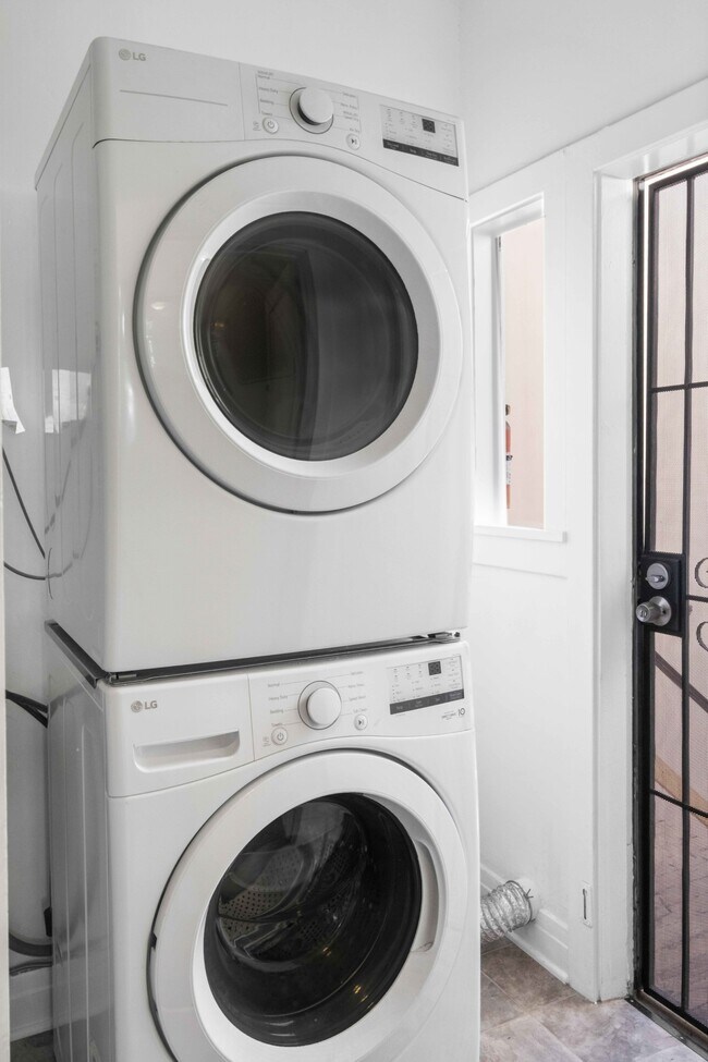 Building Photo - 645 S Detroit St