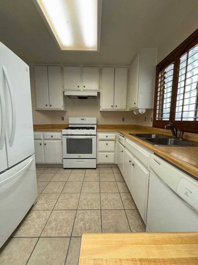 Building Photo - Rockridge Ln