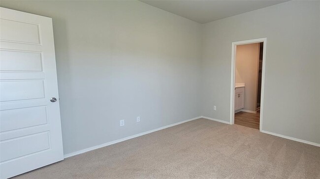 Building Photo - 526 Dalloway St