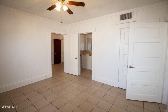 Building Photo - 3510 Porter Ave