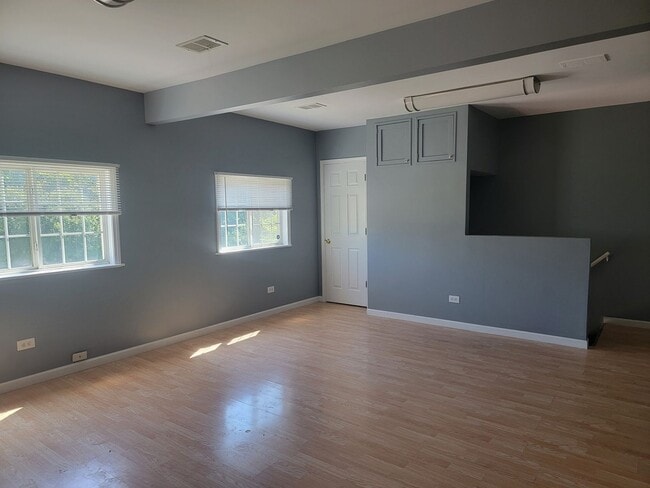 Building Photo - Charming 3BR Duplex in Harvey