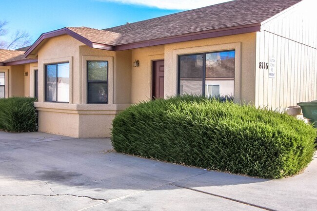 Primary Photo - 8116 E Lakeshore Dr