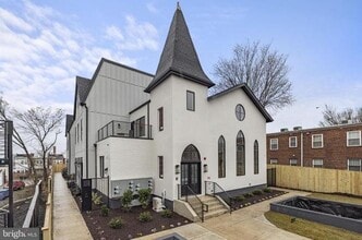 Building Photo - 217 16th St NE