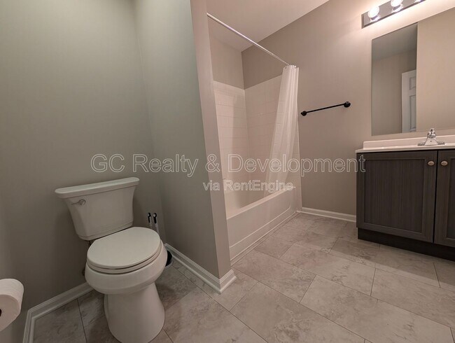 Building Photo - 3043 Kentshire Cir