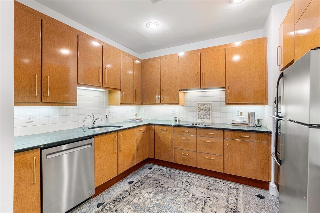 Building Photo - 120 Beacon St
