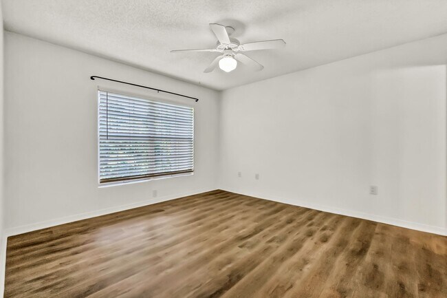 Building Photo - Niceville Condo With Pool!