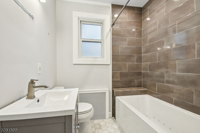 Building Photo - 8 Highland Ave