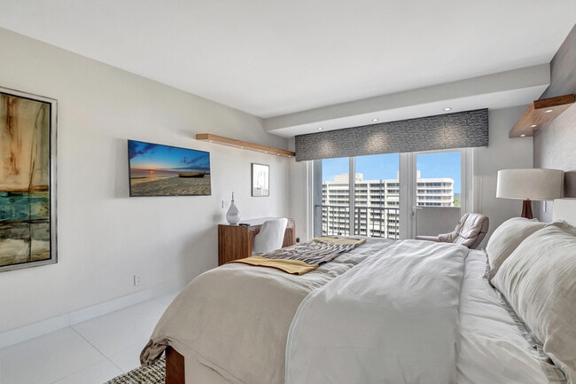 Building Photo - 4301 N Ocean Blvd