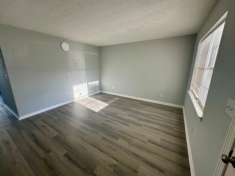 Building Photo - 1749 Hunting Creek Dr SE