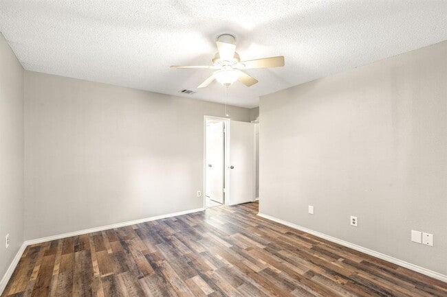 Building Photo - 12900 Garfield Ln