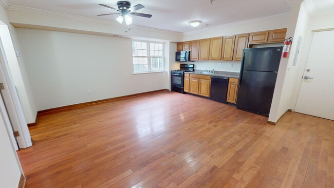 Building Photo - Gated Community! One Bedroom W/Parking Inc...