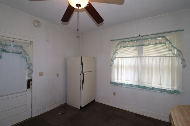 Building Photo - Spacious home for rent