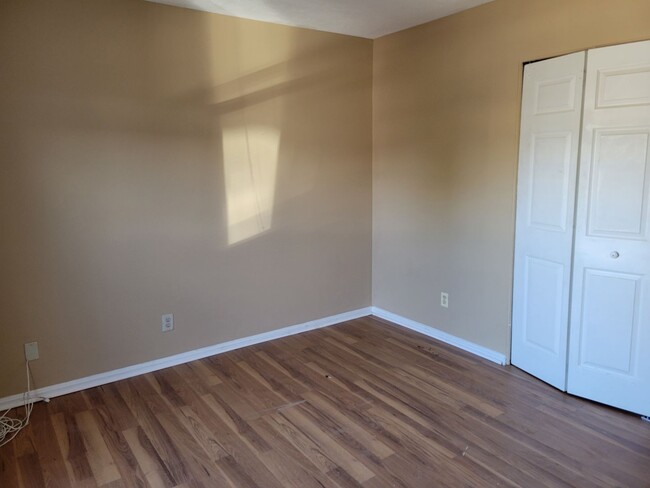 Building Photo - Efficient Townhome in Middletown