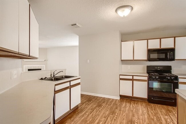 Building Photo - 15322 Romford Ln