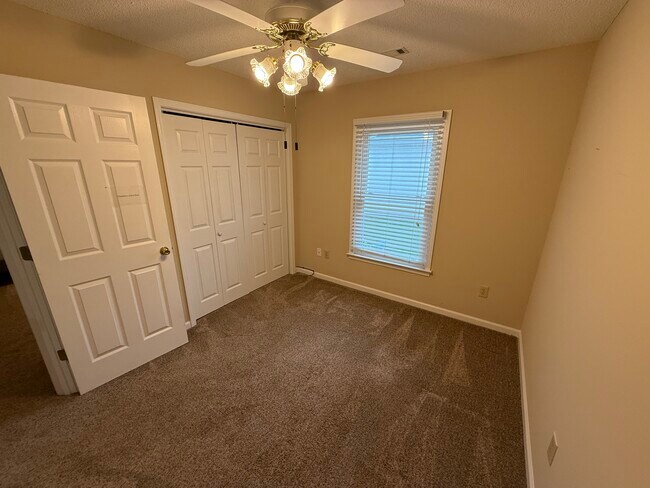 Building Photo - 104 Lennox Ln