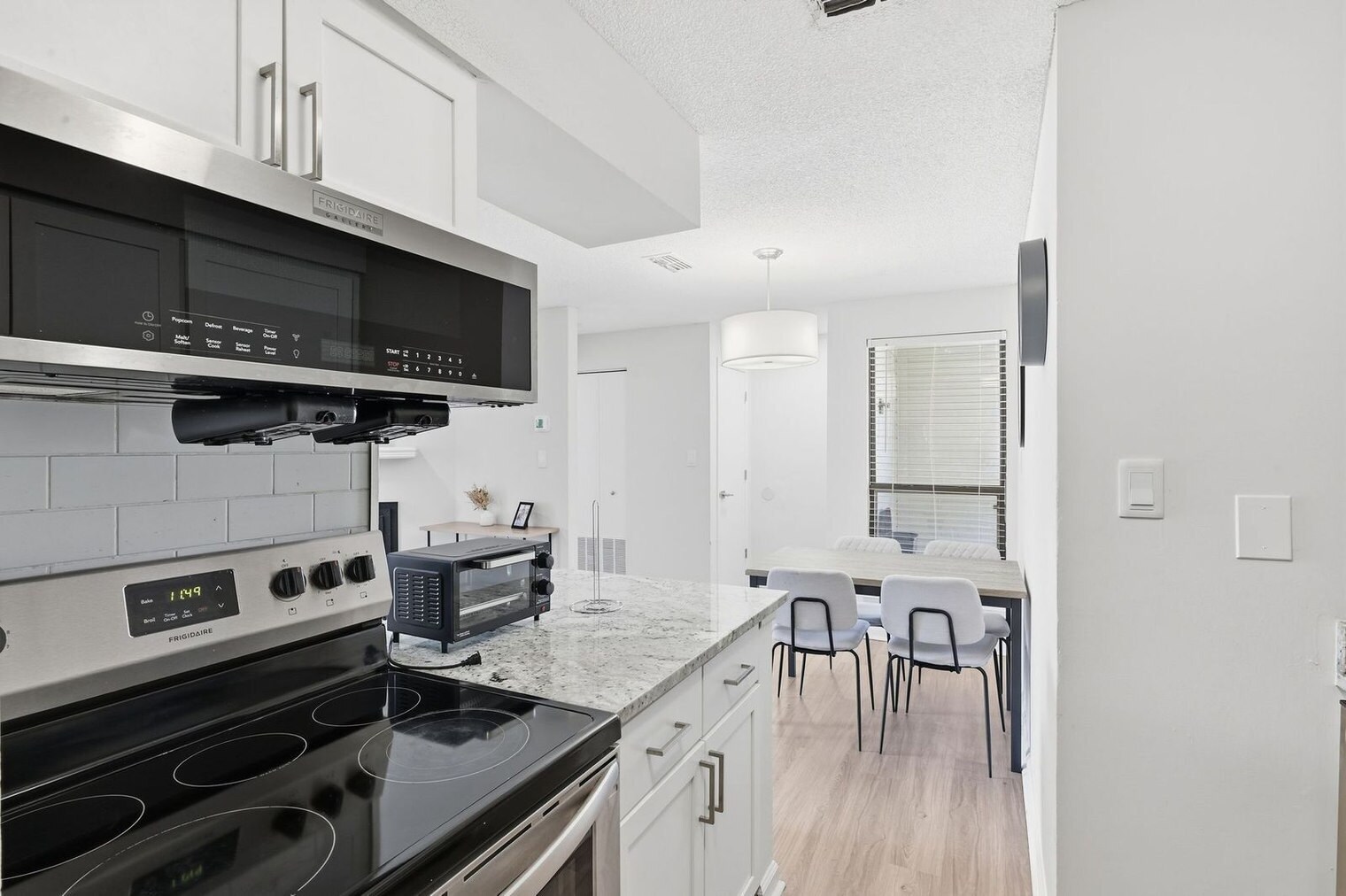 Building Photo - 2103 Deercross Dr