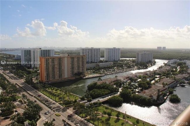 Building Photo - 16275 Collins Ave