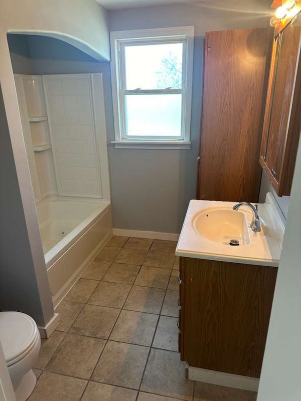 Building Photo - 66 Layton St