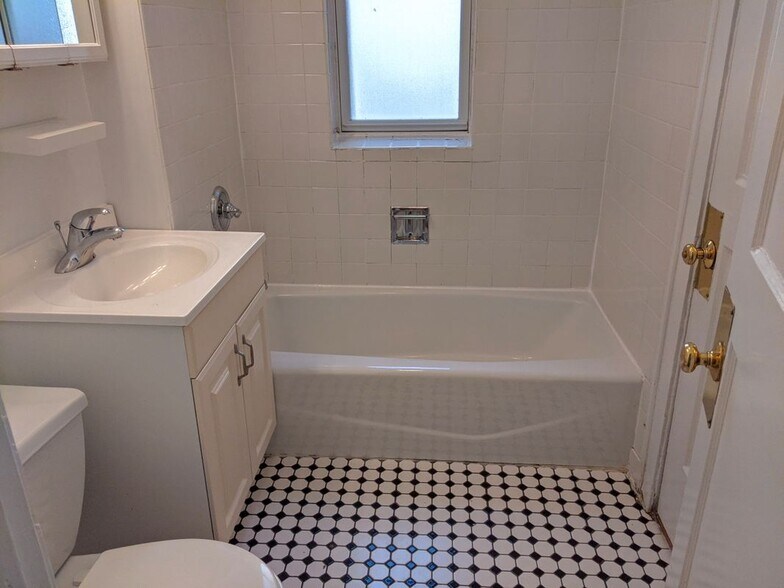 Building Photo - 548 Sherman Ave