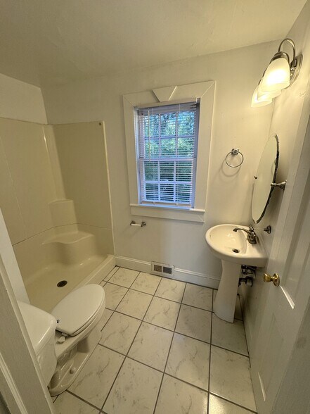 Building Photo - 1020 Cherry Hills Ct