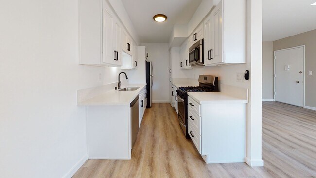 Interior Photo - 3431 Vinton Ave