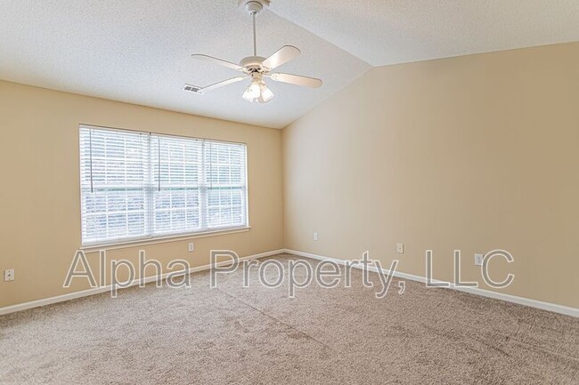 Building Photo - 8 Cotter Ln