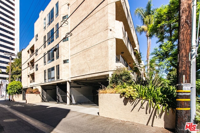Building Photo - 1633 S Bentley Ave