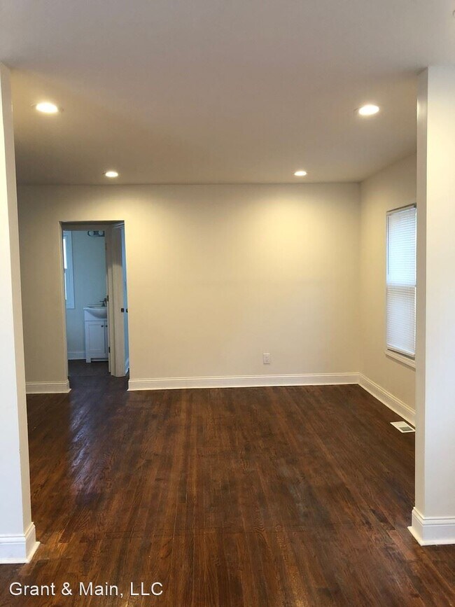Building Photo - 3 br, 1.5 bath House - 16551 Roselawn