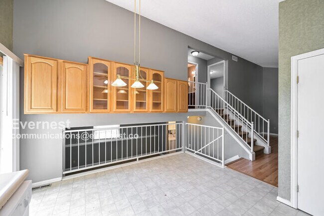 Building Photo - pacious 3 Bed, 2 Bath Home with Fenced Yard and Two-Car Garage