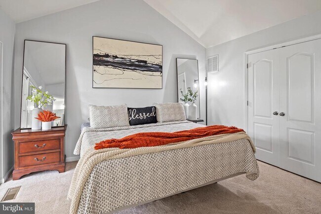 Building Photo - 7530 Stonehouse Run Dr