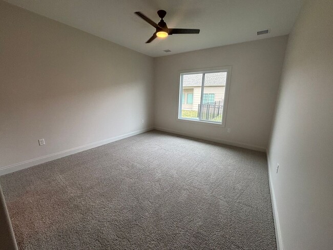 Building Photo - 123/125/127/129 Sheridan