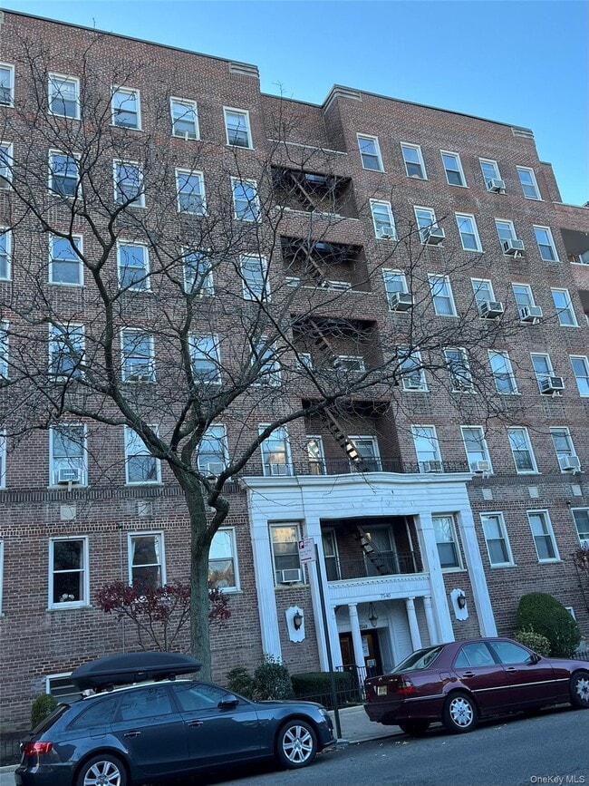 Primary Photo - 75-40 Austin St