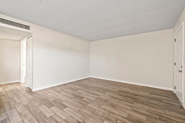 Building Photo - 3032 N Edith Blvd