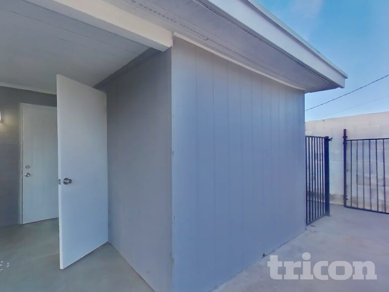 Building Photo - 120 W 8th Pl