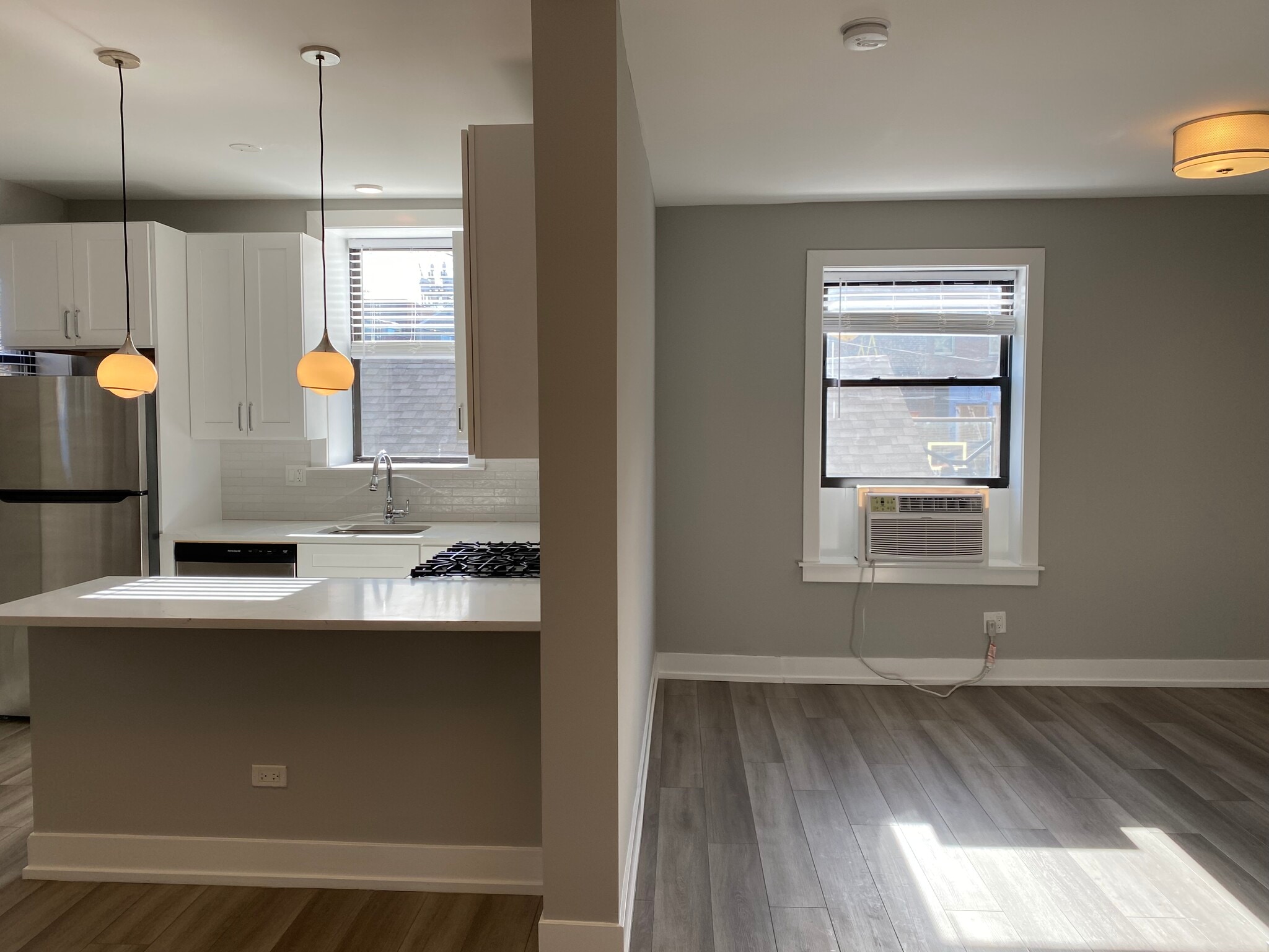 Building Photo - 3929 N Janssen Ave